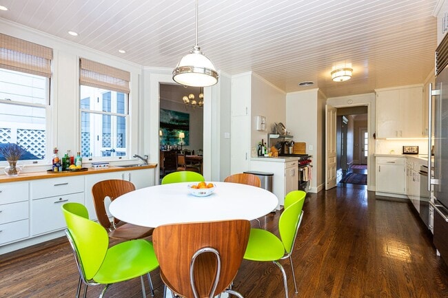 Building Photo - HUGE 5+BR/4.5BA Four Story Presidio Hts./ Laurel Village Home! Garage! Flat Yard!  PROGRESSIVE