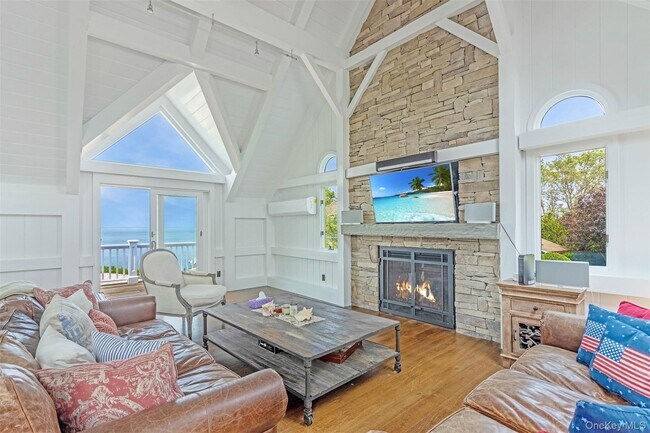 Building Photo - 2700 Sound Dr