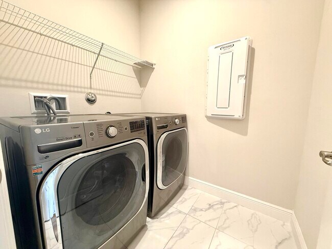 Building Photo - 10819 Pacini Wy