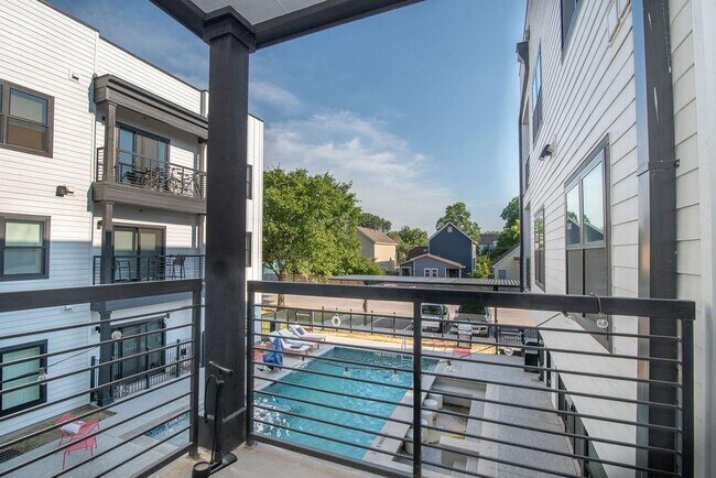 Building Photo - 3101 Govalle Ave