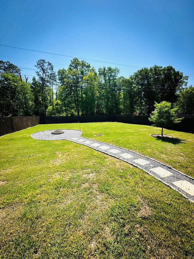 Building Photo - 202 Landings Pointe Ln