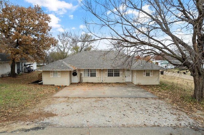 Primary Photo - 601 Dogwood Ave