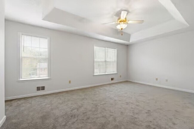 Building Photo - Two story home in Hampton
