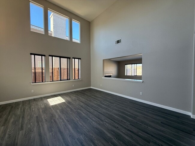 Building Photo - Beautiful River Oaks Large Two Story Home With Three Car Garage