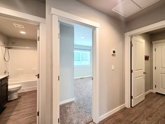 Building Photo - Modern 3 Bed / 2 Bath Rambler | Fully Fenced Yard + 2-Car Garage | Newer Neighborhood