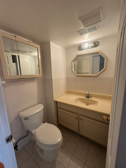 Downstairs Bathroom - 1606 39th Ave