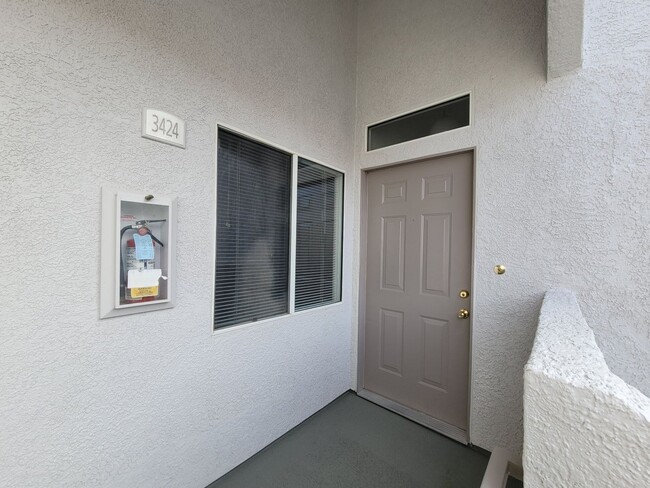 Building Photo - Gorgeous Henderson Condo with garage!