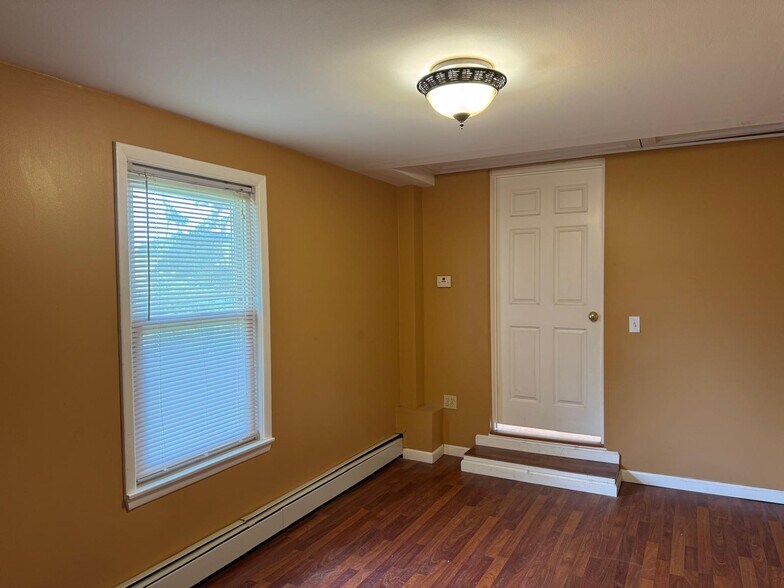 Building Photo - 14 Court St