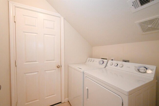 Building Photo - 13330 Vineyard Falls Dr