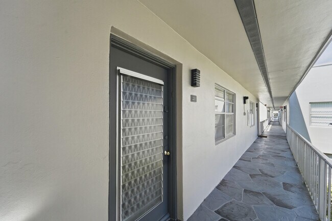 Building Photo - 226 Normandy Ln