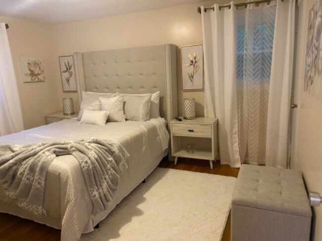 Building Photo - 36 Meshaka St