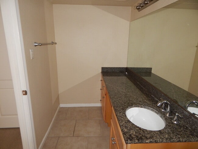 Building Photo - 769 Oakmont Ave