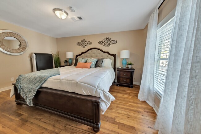 Building Photo - 4808 Woodhead St