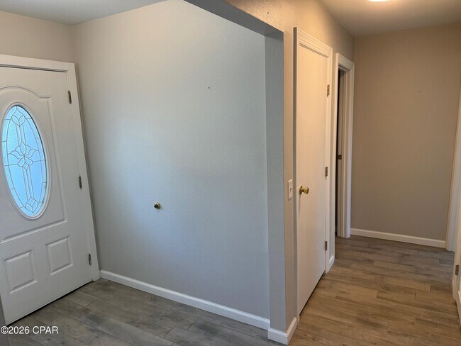 Building Photo - 4301 Bay Point Rd