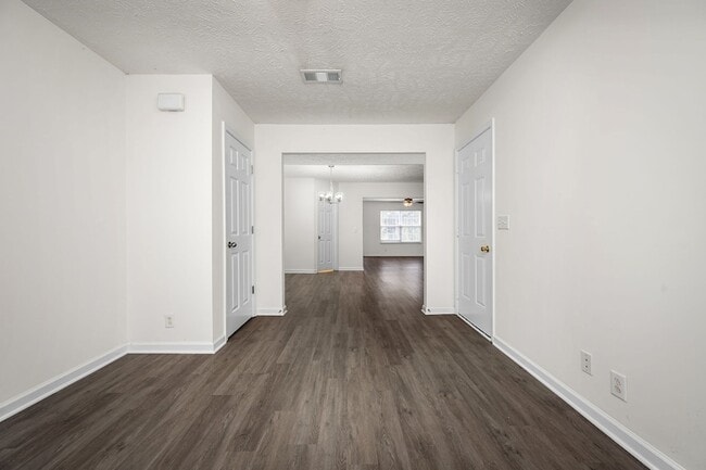 Building Photo - 4910 Laura Jeanne Blvd