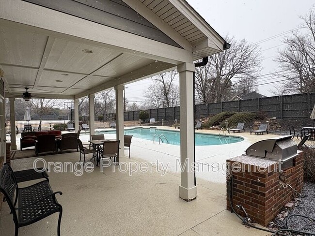 Building Photo - 209 Calhoun St