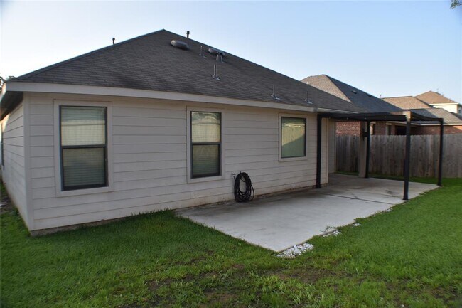 Building Photo - 2602 Lexington Park Dr