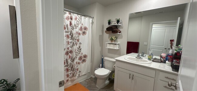 Building Photo - 477 Himalaya St. NE