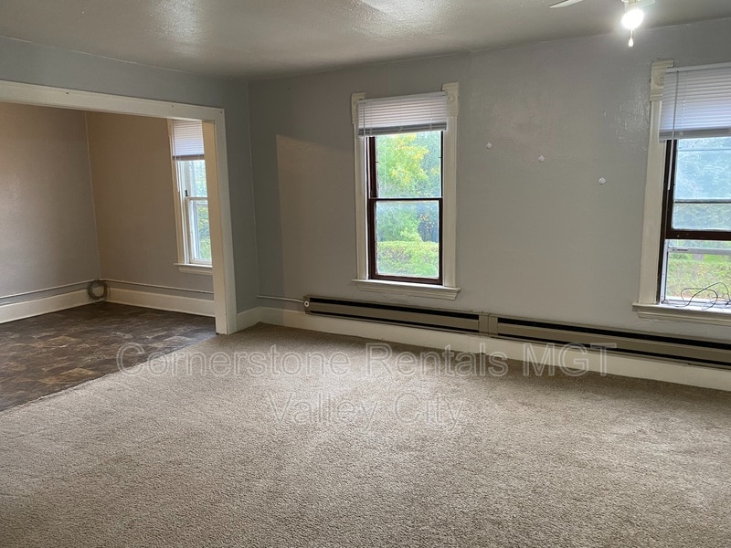 Building Photo - 205 3rd Ave SE
