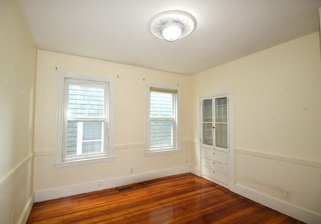 Building Photo - 10 Bucknam St