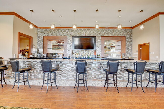 Building Photo - 5547 Fairway Park Dr