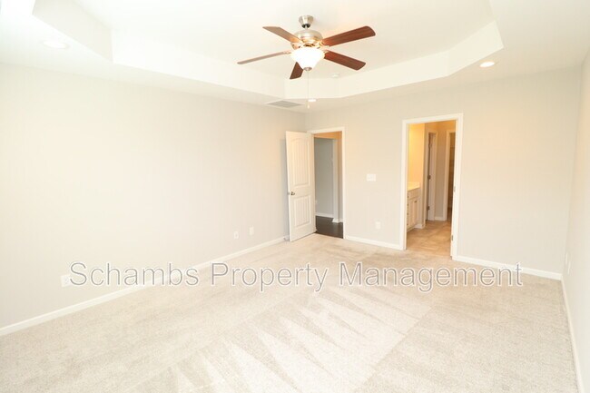 Building Photo - 84 Fairview St