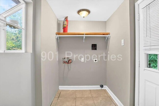 Building Photo - 4694 Flamingo Rd