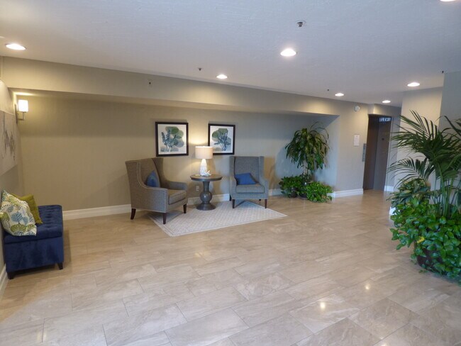 Building Photo - Spacious 2 Bedroom 2 Bath Condo in Bankers...