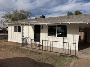 Building Photo - 390 W Lindbergh Ave