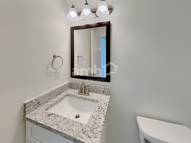 Building Photo - 290 Maxton Ave