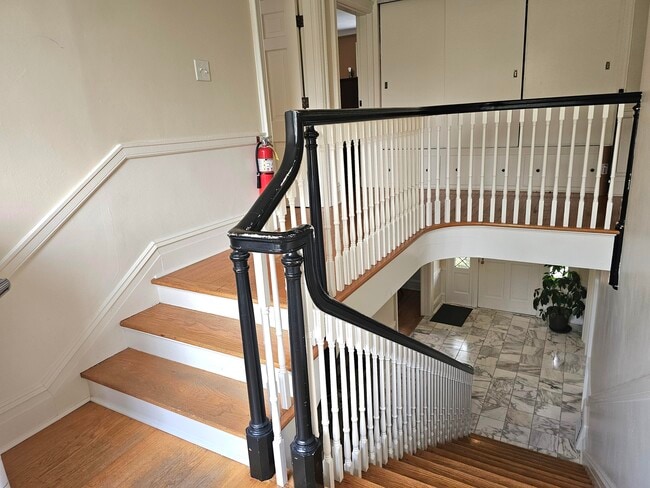 Building Photo - 3210 N Ocoee St