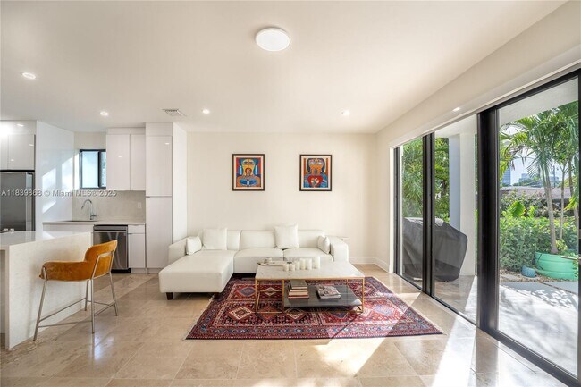 Building Photo - 2766 SW 33rd Ave