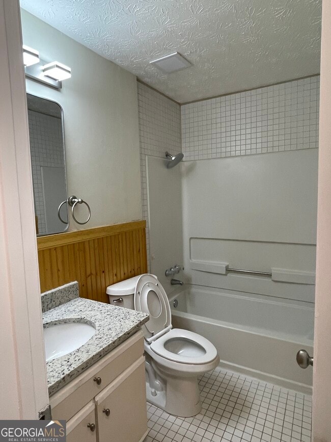 Building Photo - 1530 Pin Oak Ln SE