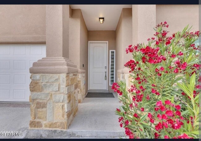 Building Photo - 13729 Lago Vista Ave