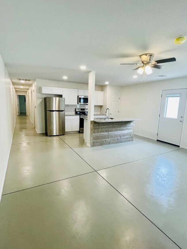 Building Photo - Gorgeous Brand New Townhome $300 OFF FIRST...