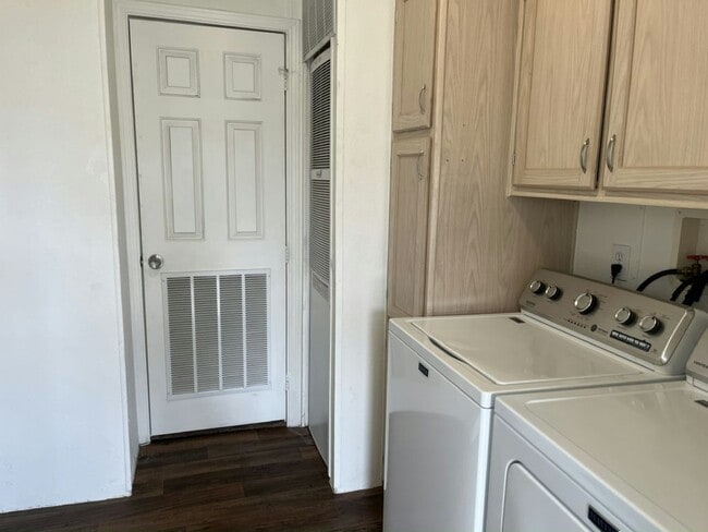 Building Photo - 201 S Greenfield Rd