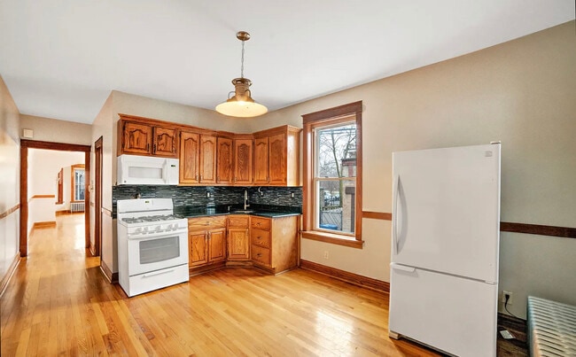 Kitchen - 2916 W McLean Ave