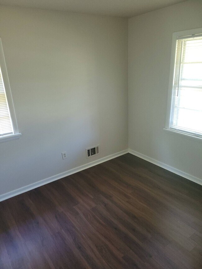 Building Photo - 4113 La Salle Ave