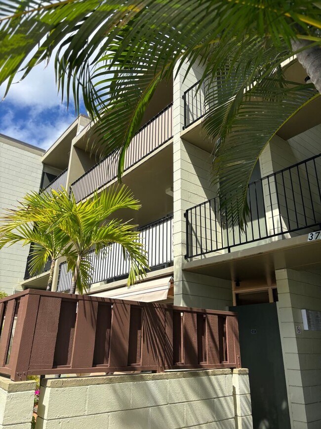Primary Photo - Available Now: 2 Bedroom, 1.5 bath Condo w...