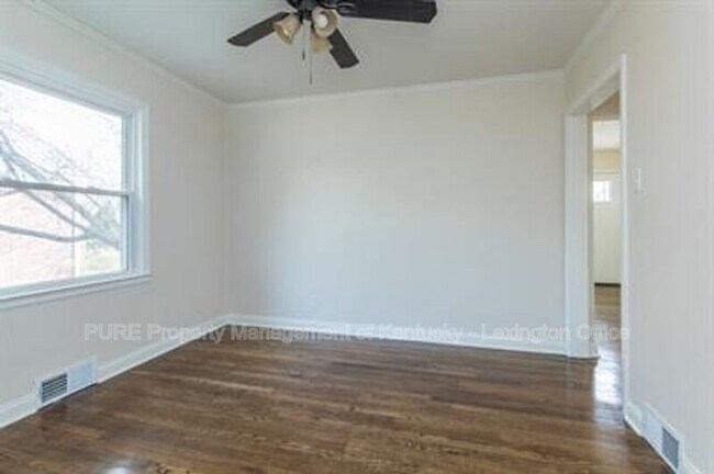 Building Photo - 574 Bob-O-Link Drive