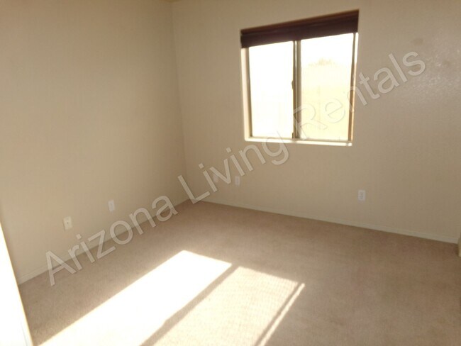 Building Photo - IMMACULATE 3 BEDROOM HOME