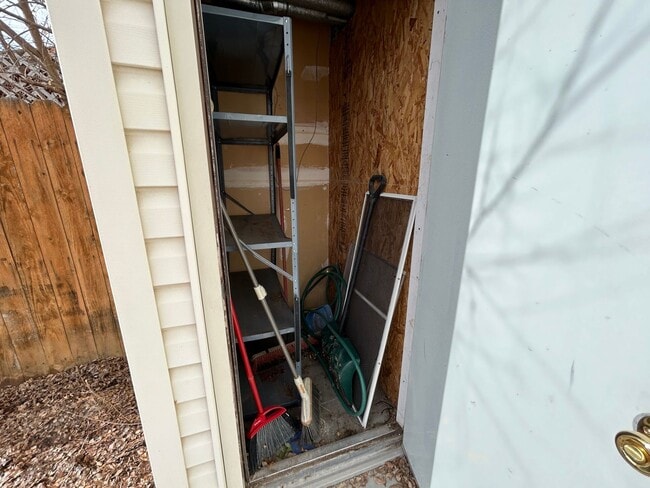 Building Photo - 3 Bed 1.5 Bath Townhome In Excellent Neighborhood