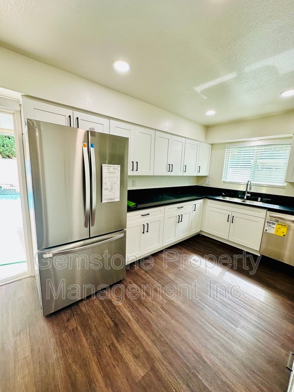 Building Photo - 5233 Countryside Dr