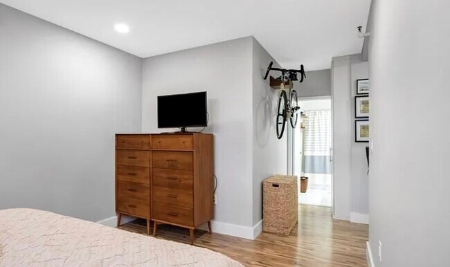 Building Photo - 42 8th St