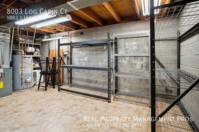 Building Photo - 8003 Log Cabin Ct