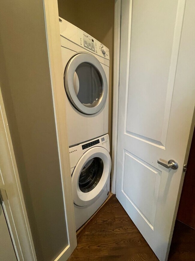 Building Photo - COMING SOON! Stunning 2-Bed, 2-Bath Condo ...