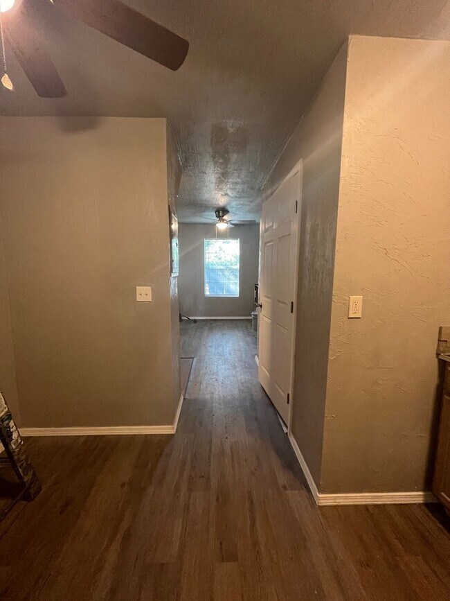 Building Photo - Cozy 1 Bed / 1 Bath Rear Home with Private Fenced Yard – Tulsa