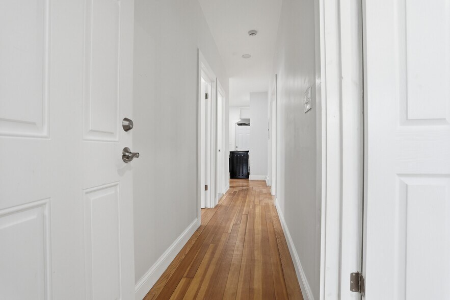 Building Photo - 53 Woodford St