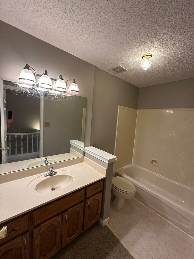 Building Photo - Beautiful 3 Bedroom/2.5 Bath Home on Quail...