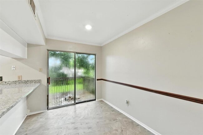 Building Photo - 329 Gleneagles Dr